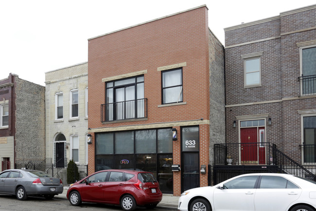 633 N Kedzie Ave in Chicago, IL - Building Photo - Building Photo