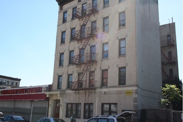 612 E 180th St in Bronx, NY - Foto de edificio