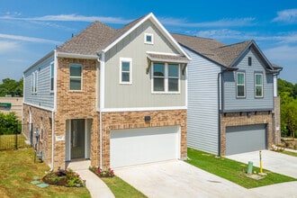 Echelon at Reverchon Bluffs in Dallas, TX - Foto de edificio - Building Photo