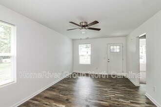 231 Willowood Dr in High Point, NC - Building Photo - Building Photo