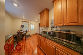 23 Indiana Ter, Unit 1 in Newton, MA - Foto de edificio - Building Photo
