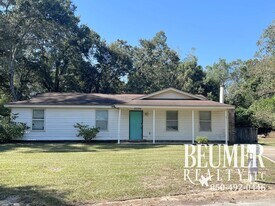 2292 Sparrow Ln in Pensacola, FL - Building Photo