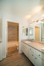 Summer Breeze Apartments in North Hollywood, CA - Foto de edificio - Building Photo