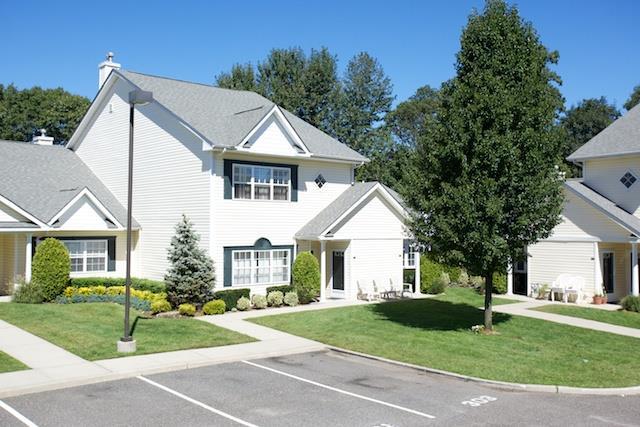 510 Centre Ct in Medford, NY - Building Photo