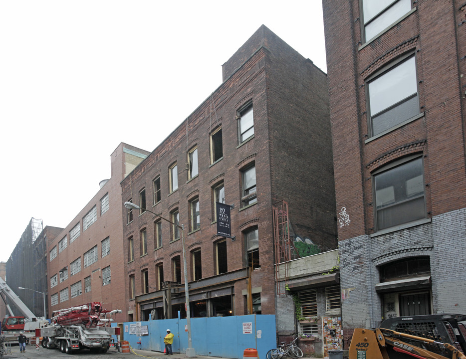 190-192 Water St in Brooklyn, NY - Building Photo