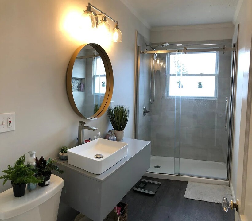 24 Lawler St, Unit 2 in Holyoke, MA - Building Photo