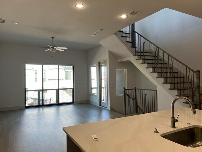 7706 Element Ave in Plano, TX - Foto de edificio - Building Photo