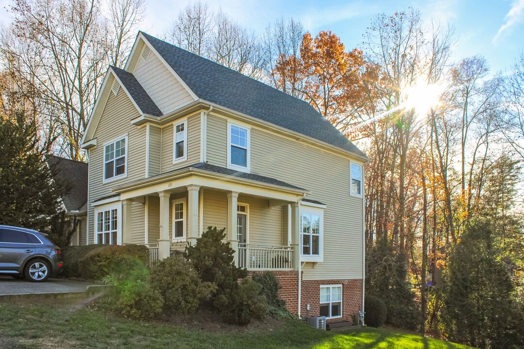 115 Boxwood Ct in Charlottesville, VA - Foto de edificio