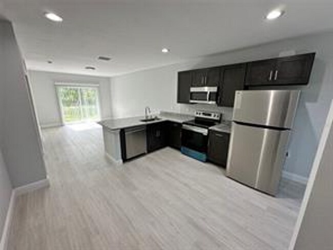 2225 Fraser St in Port Charlotte, FL - Building Photo - Building Photo