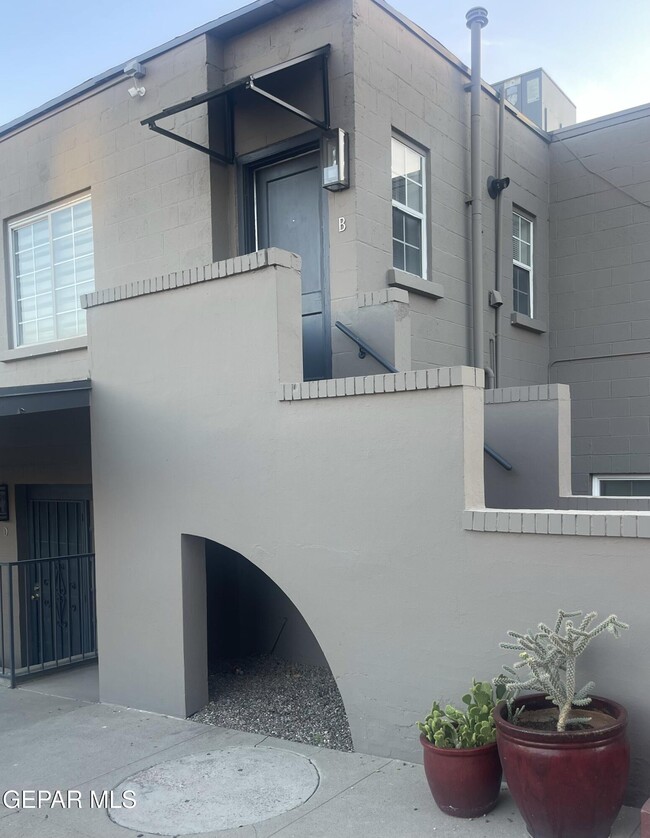 property at 1415 N Ochoa St