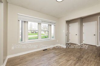 1214 Nouvelle Dr in Miamisburg, OH - Building Photo - Building Photo