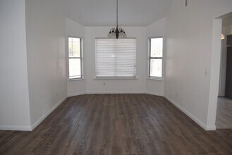 8165 La Almendra Way in Sacramento, CA - Building Photo - Building Photo