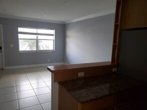 2100 Diana Dr, Unit Linda Vista in Hallandale Beach, FL - Building Photo - Building Photo