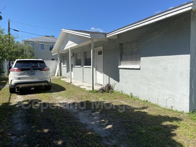 property at 2524 W Carmen St