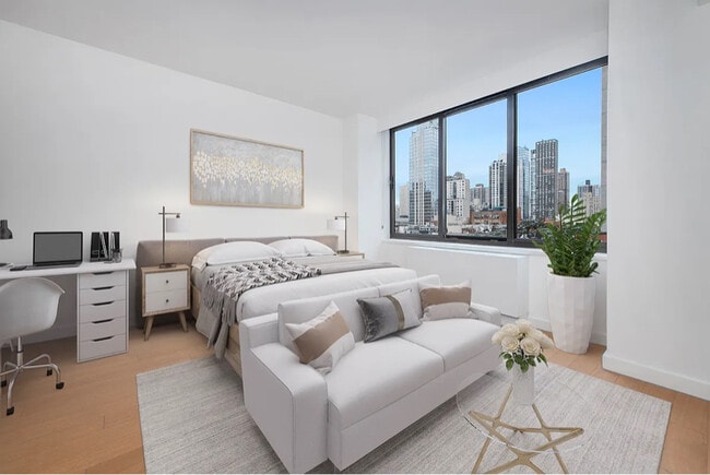 301 E 94th St in New York, NY - Building Photo - Building Photo