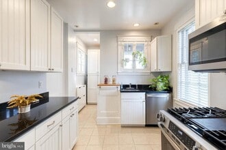 401 E Lake Ave in Baltimore, MD - Building Photo - Building Photo