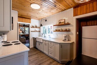 1005 Yew Wood St in Mccall, ID - Building Photo - Building Photo