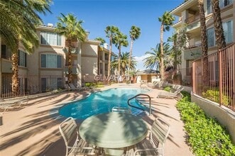 7155 S Durango Dr in Las Vegas, NV - Building Photo - Building Photo