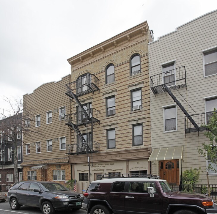 334 Leonard St in Brooklyn, NY - Building Photo