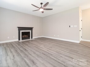 6211 Rosebriar Ln in Charlotte, NC - Building Photo - Building Photo