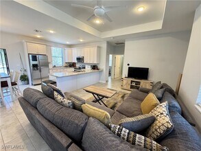 3630 16th Ave SE in Naples, FL - Foto de edificio - Building Photo