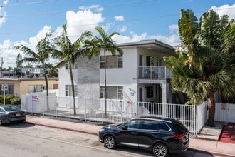 8430 Harding Ave in Miami Beach, FL - Foto de edificio - Building Photo