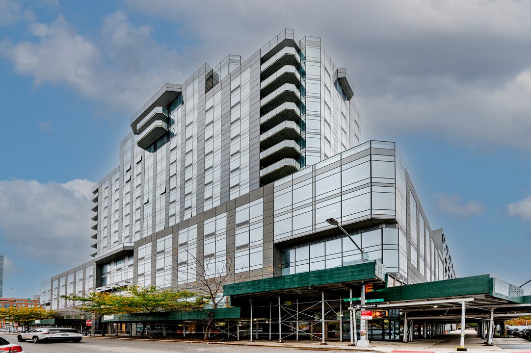 Q41 Condominiums in Long Island City, NY - Building Photo