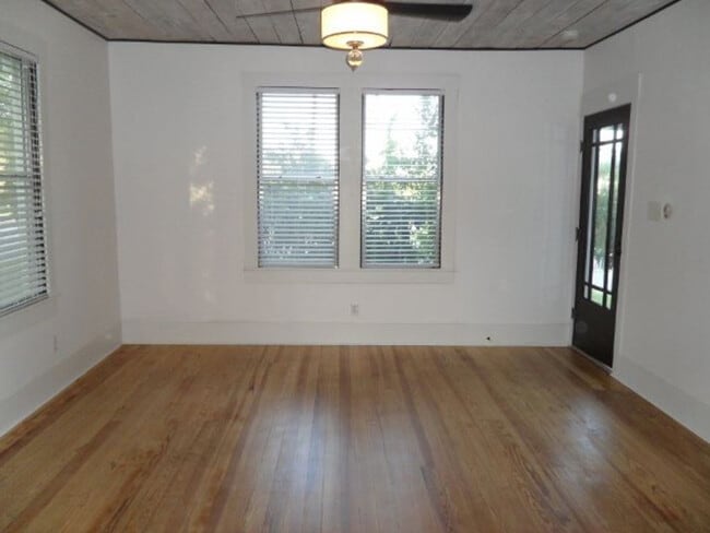 200 S Saeger St in Brenham, TX - Building Photo - Building Photo