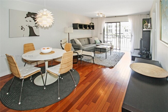 1250 Lincoln Rd in Miami Beach, FL - Foto de edificio - Building Photo