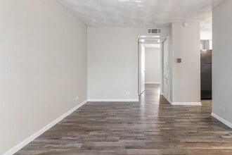 Southgate Manor Apartments in Fort Worth, TX - Building Photo - Building Photo