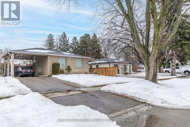 1583 Bothwell Ave in Mississauga, ON - Building Photo - Building Photo