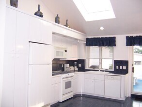 79 Harvey St, Unit One Bedroom furnished Apt in Cambridge, MA - Building Photo - Building Photo