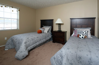 Four Seasons Apartments and Townhomes in Austintown, OH - Building Photo - Interior Photo