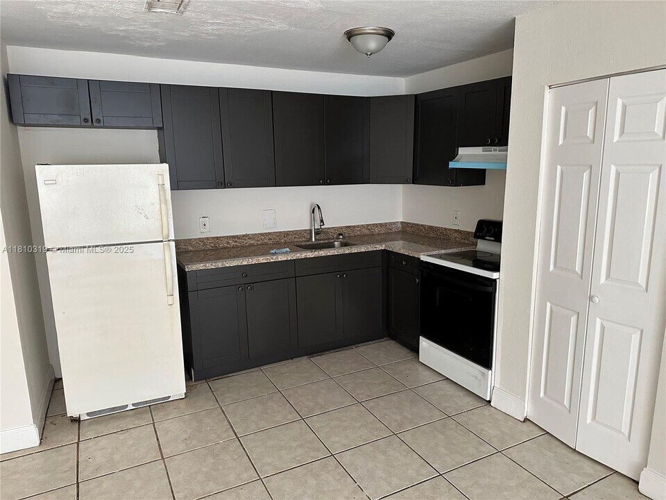 5413 NW 24th St in Lauderhill, FL - Building Photo