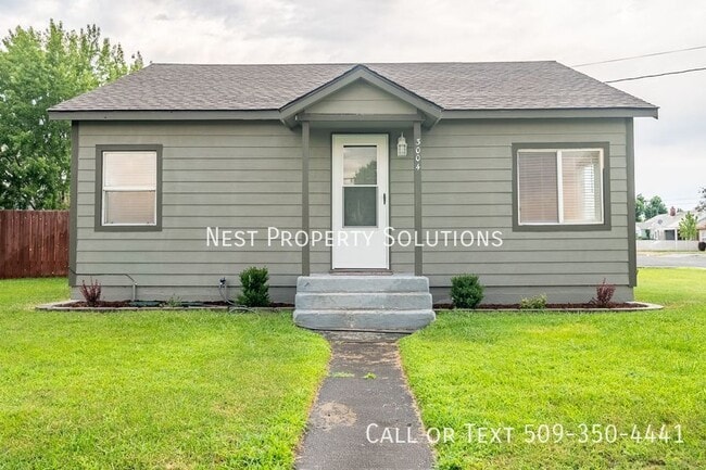 property at 3004 W Lakeside Dr
