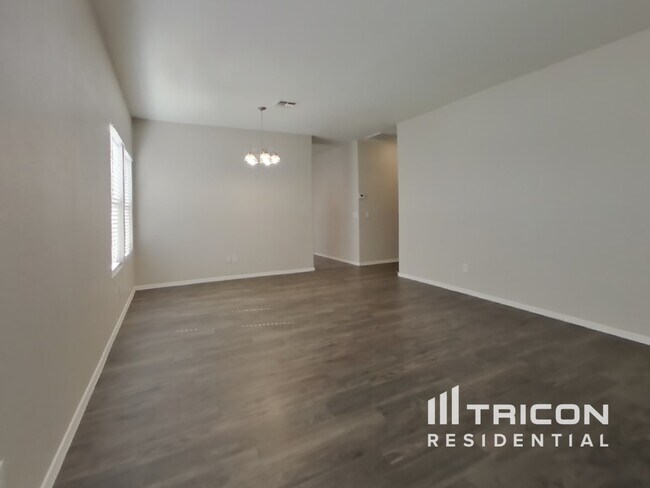 15409 W Cameron Dr in Surprise, AZ - Foto de edificio - Building Photo