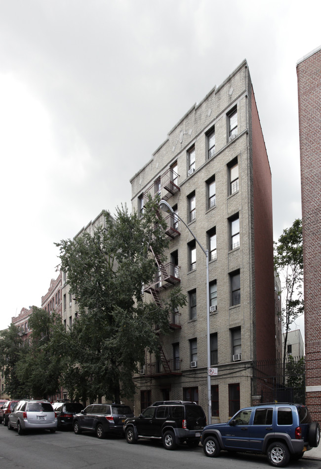 2725 Webb Ave in Bronx, NY - Foto de edificio - Building Photo