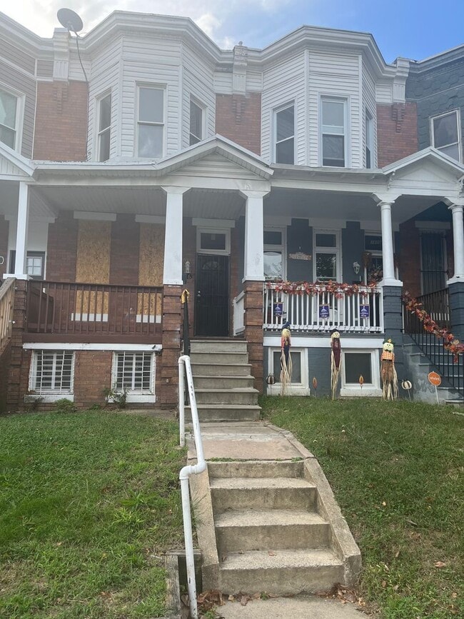 property at 1606 N Ellamont St