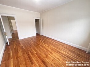 1800 Commonwealth Ave, Unit 8 in Boston, MA - Building Photo - Building Photo