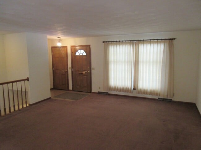 property at 1719 N Pontiac Dr