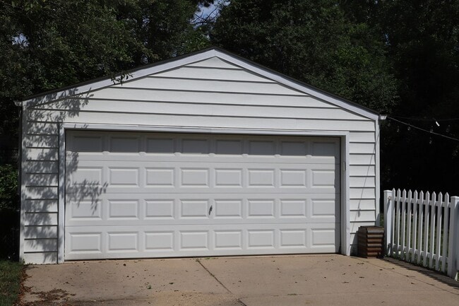6510 Cedar Lk Rd S in Minneapolis, MN - Building Photo - Building Photo