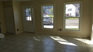 1854 Jamestown Cir in Hoffman Estates, IL - Building Photo - Building Photo