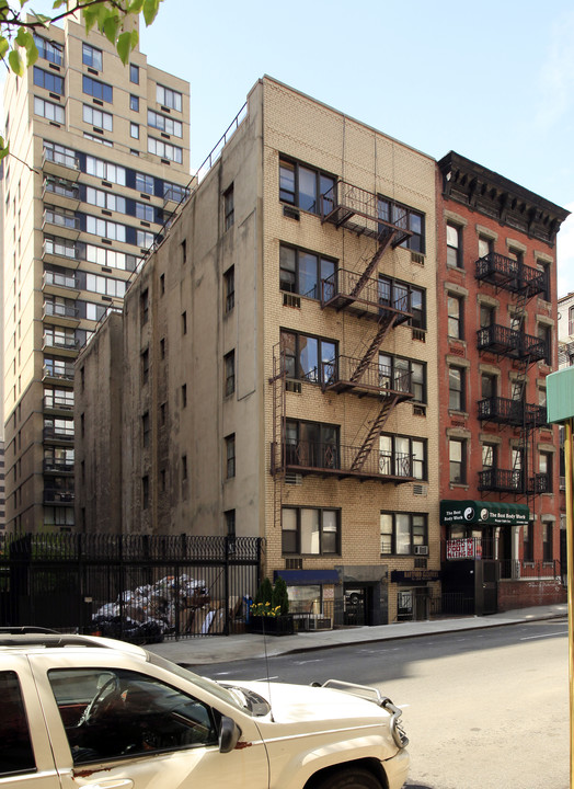 406 E 63rd St in New York, NY - Building Photo