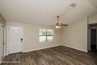 410 La Coco St SW in Palm Bay, FL - Foto de edificio - Building Photo