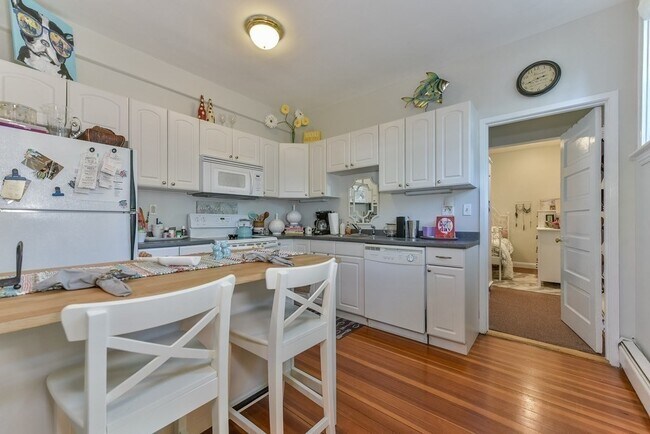 344 Harvard St, Unit 3 in Brookline, MA - Building Photo - Building Photo