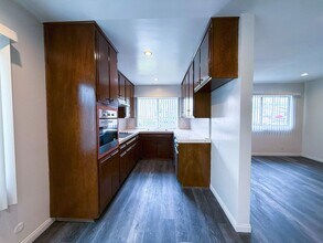 525 Fischer St in Glendale, CA - Building Photo - Building Photo