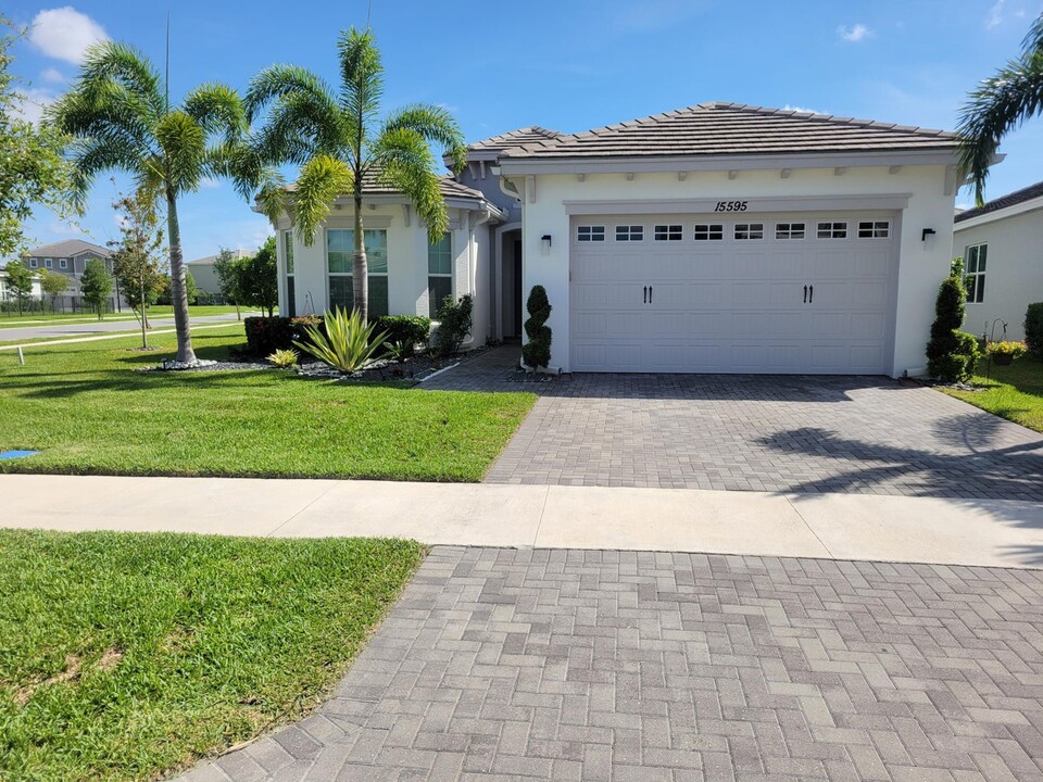 15595 Orchard Dr in Loxahatchee, FL - Building Photo