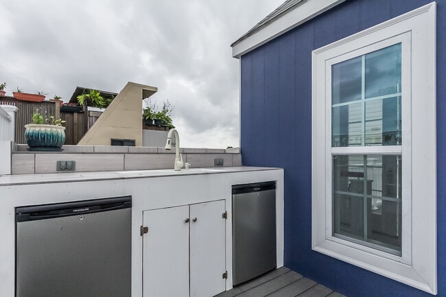 736 Light St in Baltimore, MD - Foto de edificio - Building Photo