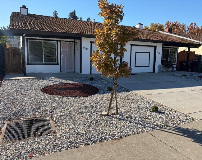 510 W Kavanagh Ave in Tracy, CA - Building Photo - Building Photo