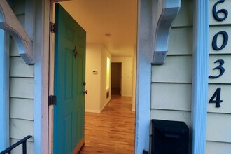 6034 25th Ave NE in Seattle, WA - Building Photo - Building Photo